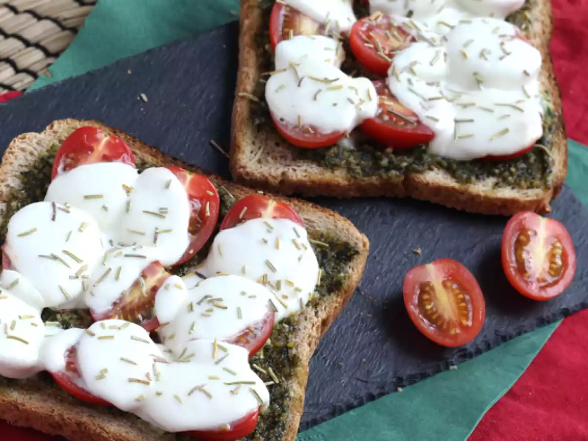 Bruschetta de pesto, tomate cereja e mozzarella - foto 2