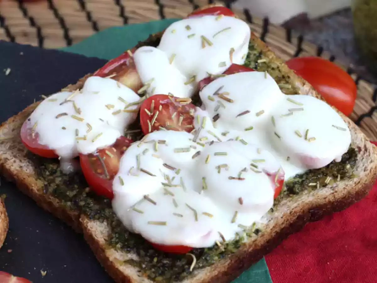 Bruschetta de pesto, tomate cereja e mozzarella - foto 4