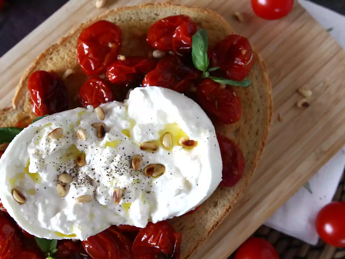 Bruschetta de tomates assados e queijo burrata - foto 2