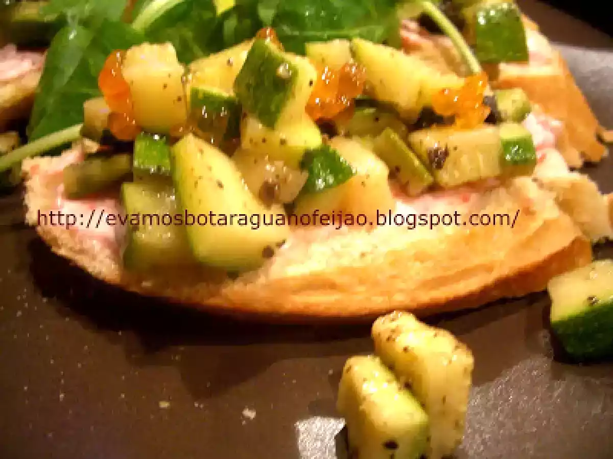 Bruschettas com abobrinhas e ovas de truta