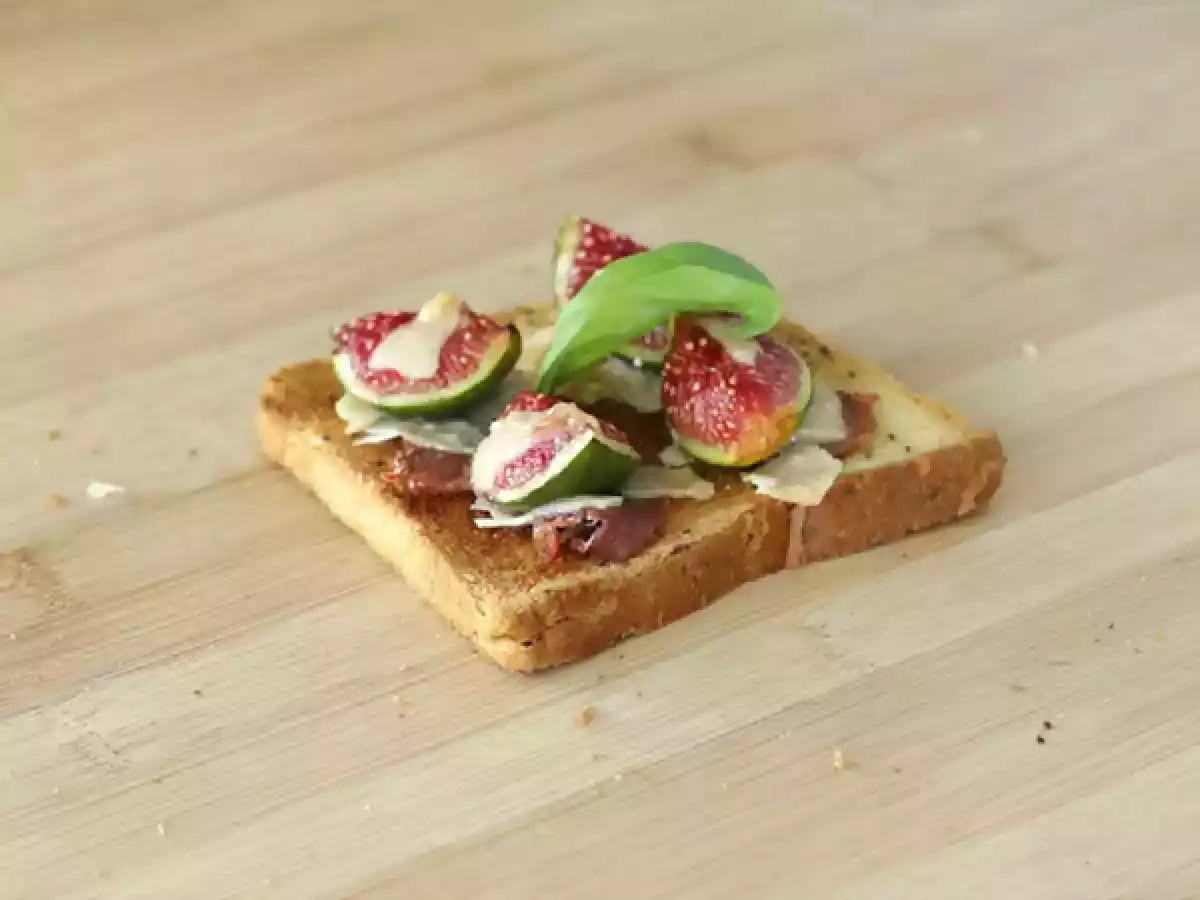 Bruschettas de figos, parmesão e presunto - foto 4