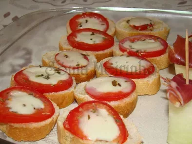 Bruschettas de Mozzarela e Tomate