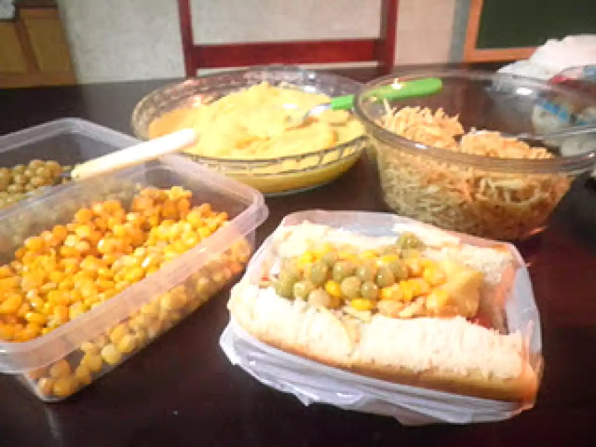 Buffet de cachorro quente.