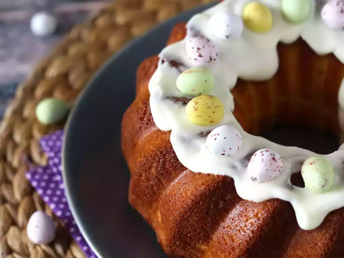 Bundt cake de Páscoa sabor limão e chocolate branco - foto 2
