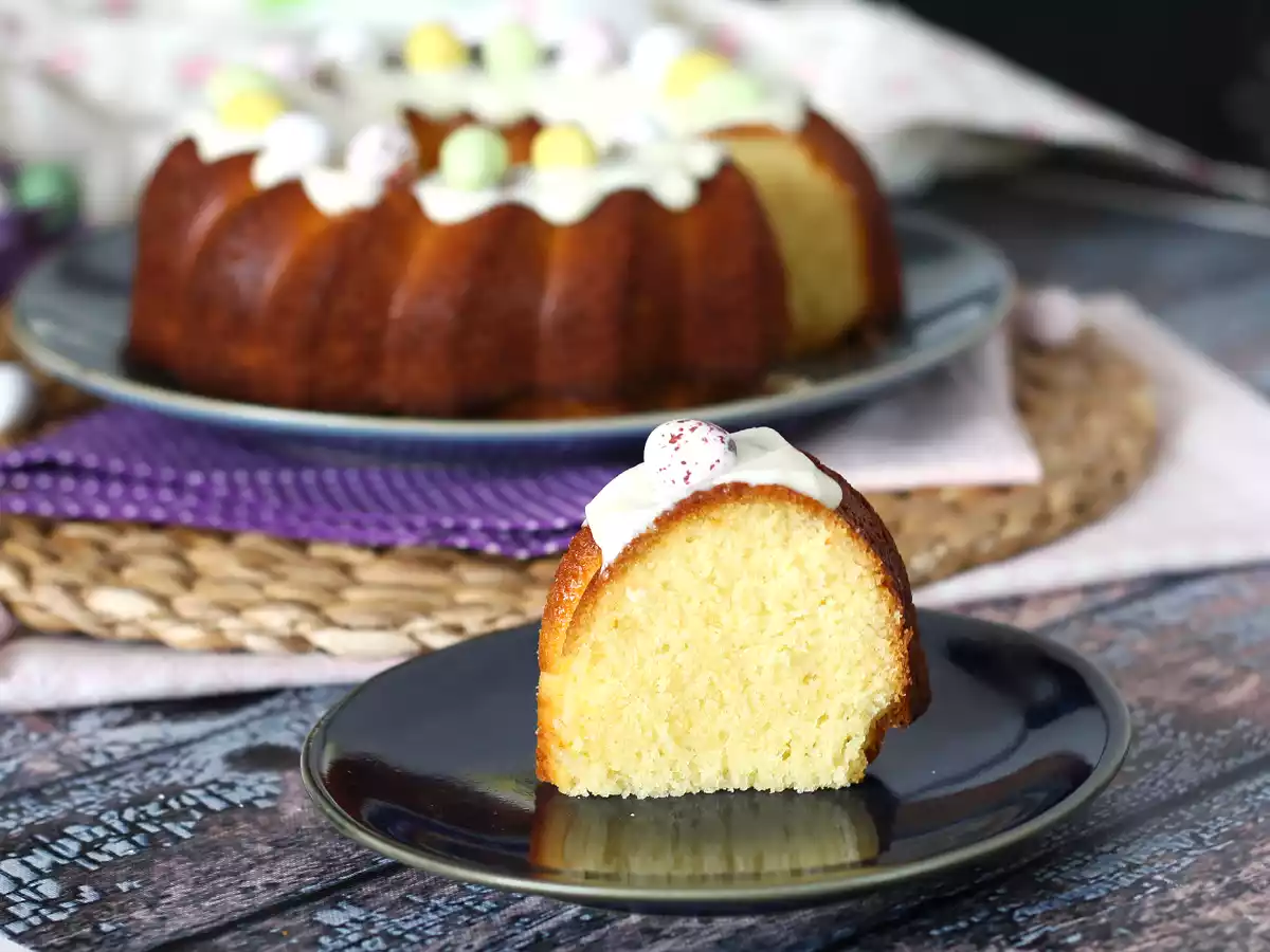 Bundt cake de Páscoa sabor limão e chocolate branco - foto 3