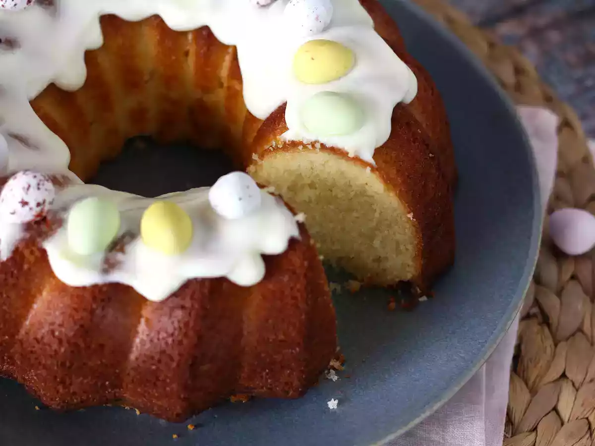 Bundt cake de Páscoa sabor limão e chocolate branco - foto 5