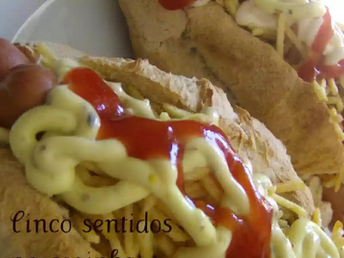 Cachorros quentes com mostarda de estragão
