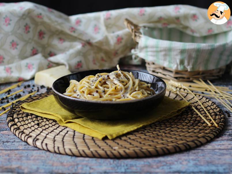 Cacio e pepe (macarrão com queijo e pimenta) feito com apenas 3 ingredientes - foto 2