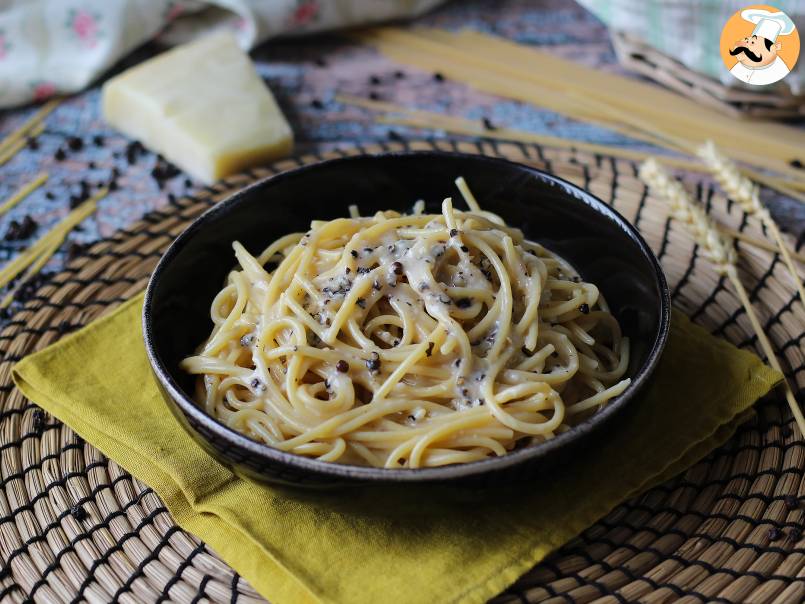 Cacio e pepe (macarrão com queijo e pimenta) feito com apenas 3 ingredientes - foto 5