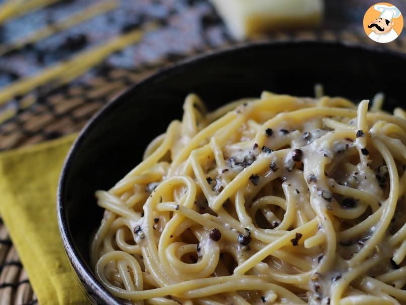 Cacio e pepe (macarrão com queijo e pimenta) feito com apenas 3 ingredientes - foto 6