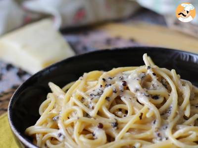 Cacio e pepe (macarrão com queijo e pimenta) feito com apenas 3 ingredientes - foto 3