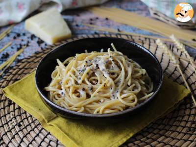 Cacio e pepe (macarrão com queijo e pimenta) feito com apenas 3 ingredientes - foto 5