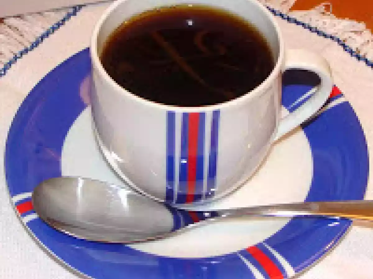 Café com cravinho e noz-moscada