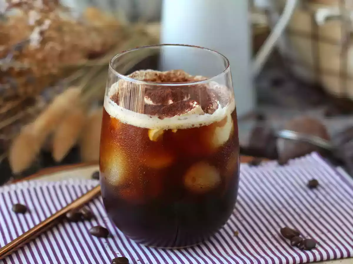 Café gelado com sabor de tiramisu