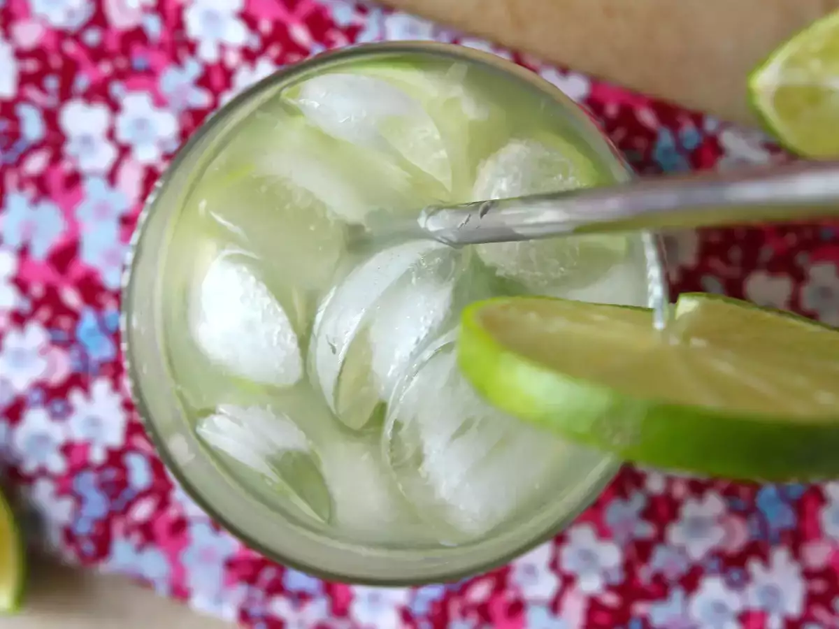 Caipirinha de limão: a bebida brasileira fácil de fazer, sem coqueteleira - foto 3