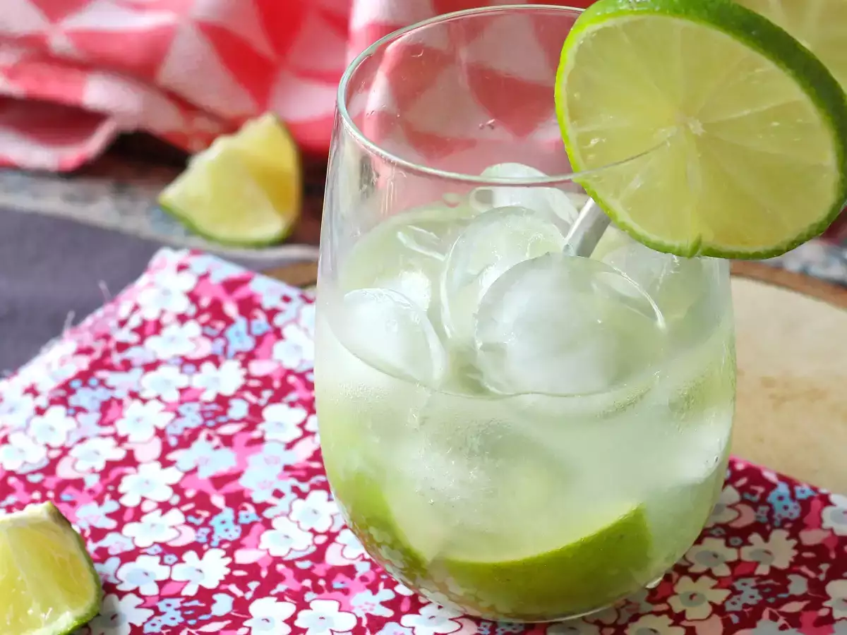 Caipirinha de limão: a bebida brasileira fácil de fazer, sem coqueteleira - foto 4