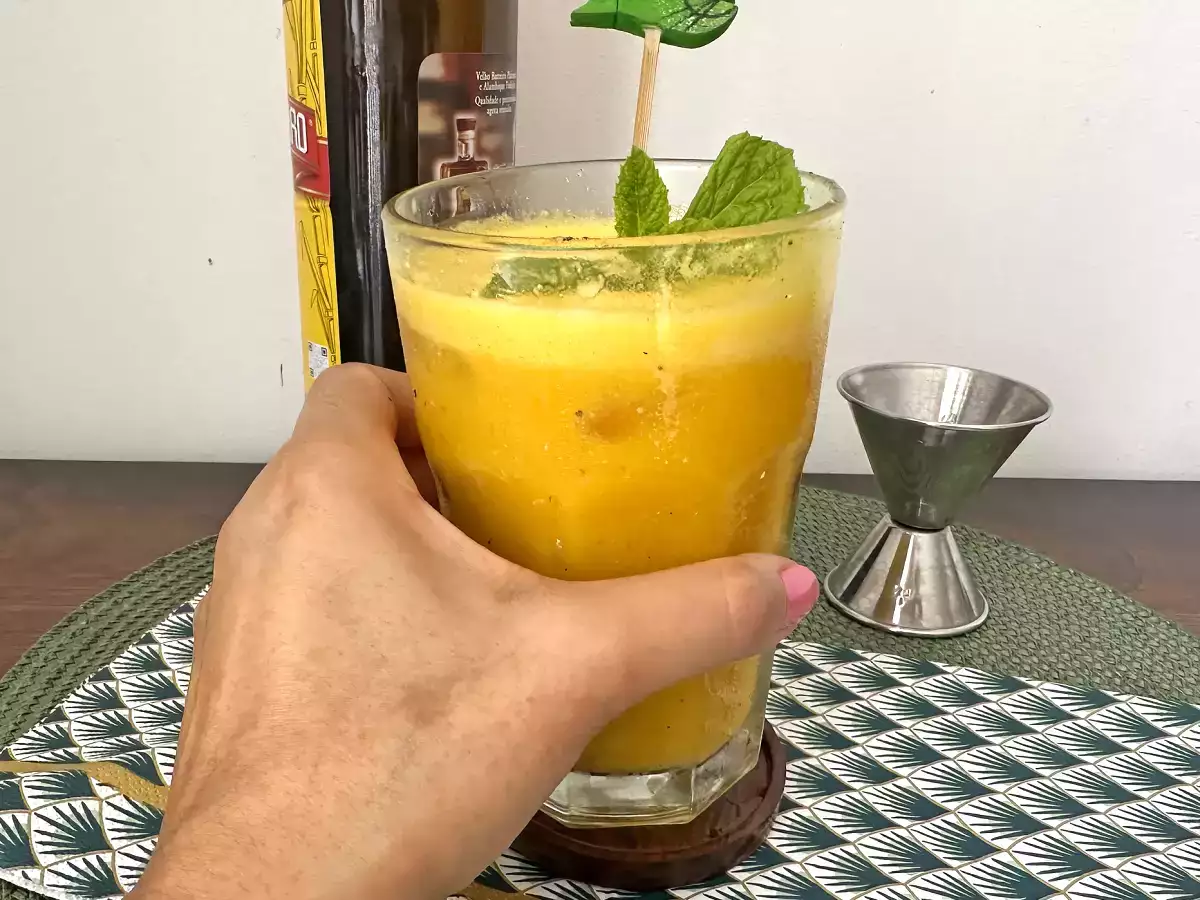 Caipirinha de maracujá batida: A versão mais cremosa e refrescante do clássico brasileiro - foto 3