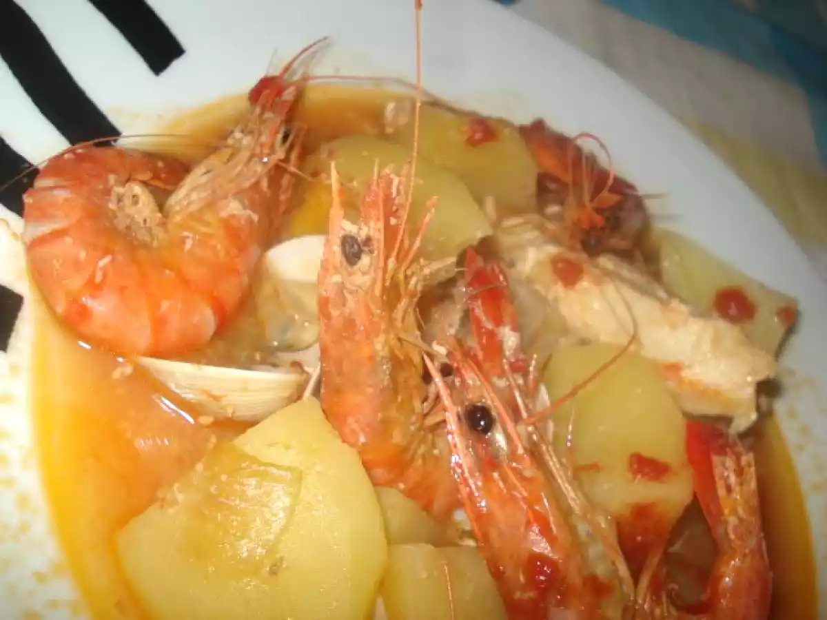 CALDEIRADA DE ALAS DE MARUCA COM GAMBAS...