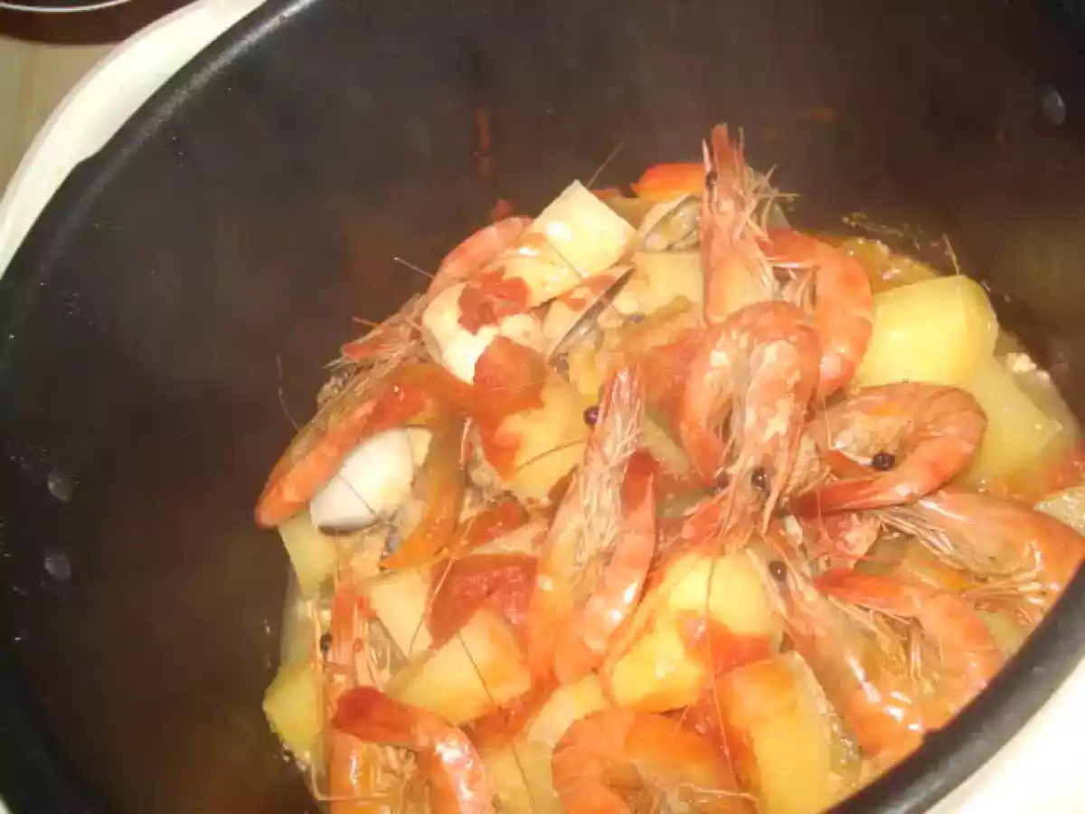 CALDEIRADA DE ALAS DE MARUCA COM GAMBAS... - foto 4