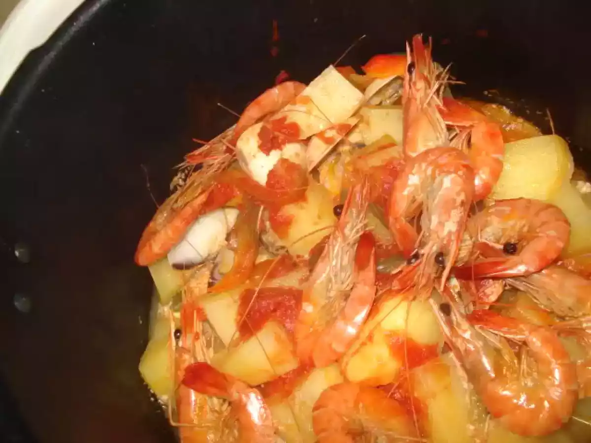 CALDEIRADA DE ALAS DE MARUCA COM GAMBAS... - foto 5