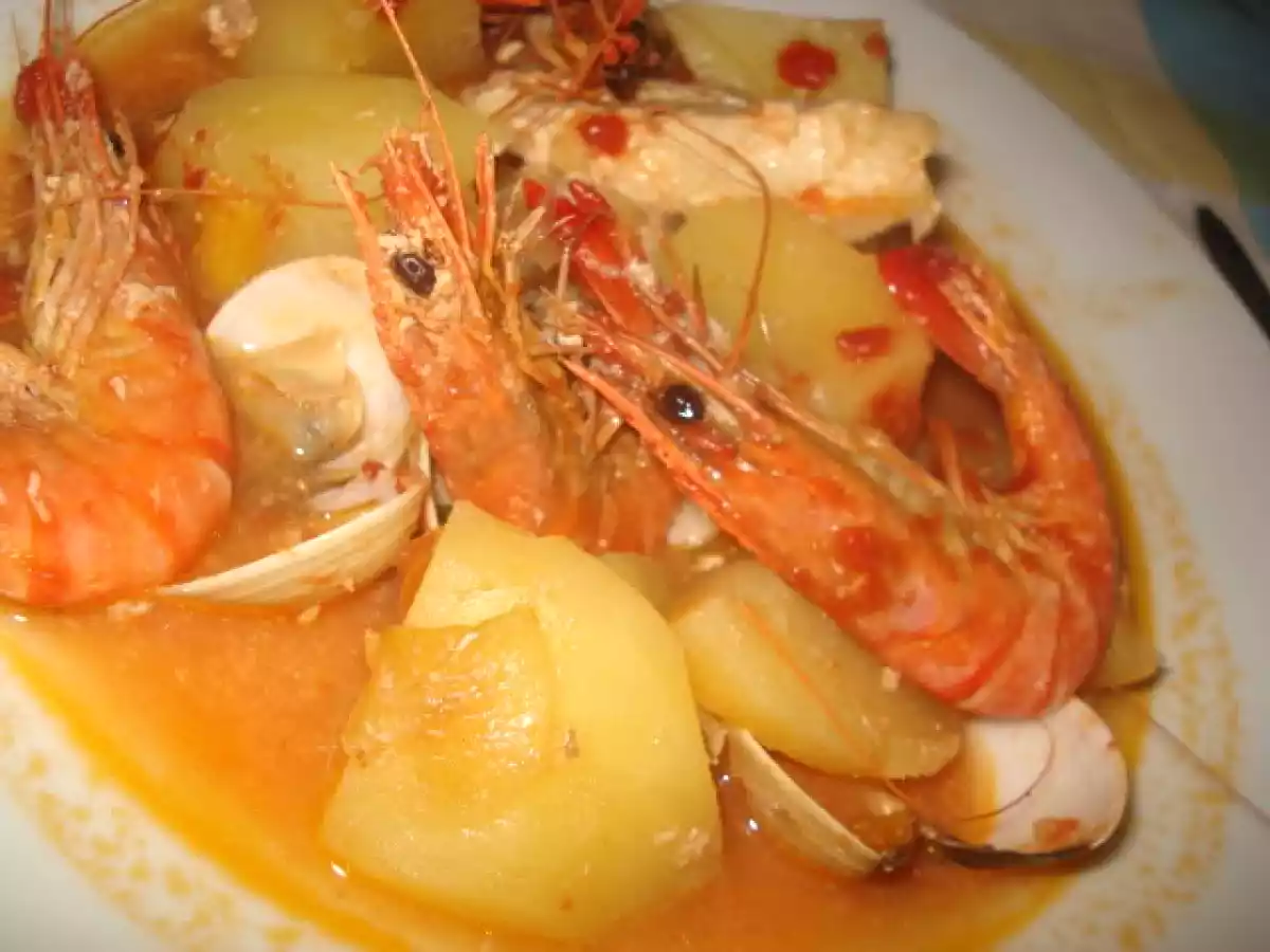 CALDEIRADA DE ALAS DE MARUCA COM GAMBAS... - foto 6