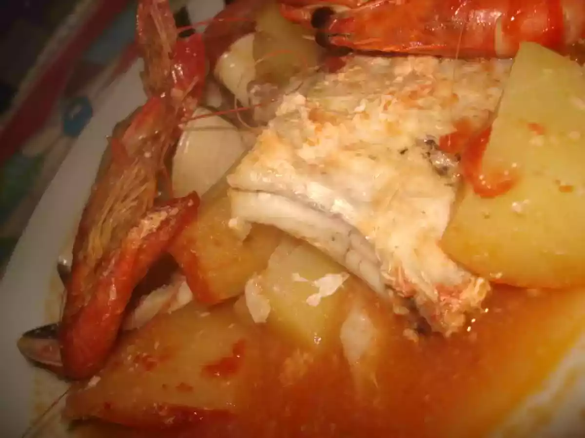 CALDEIRADA DE ALAS DE MARUCA COM GAMBAS... - foto 7