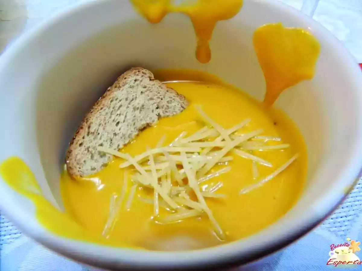 Caldo de Abobora Cabotia com Cream Cheese