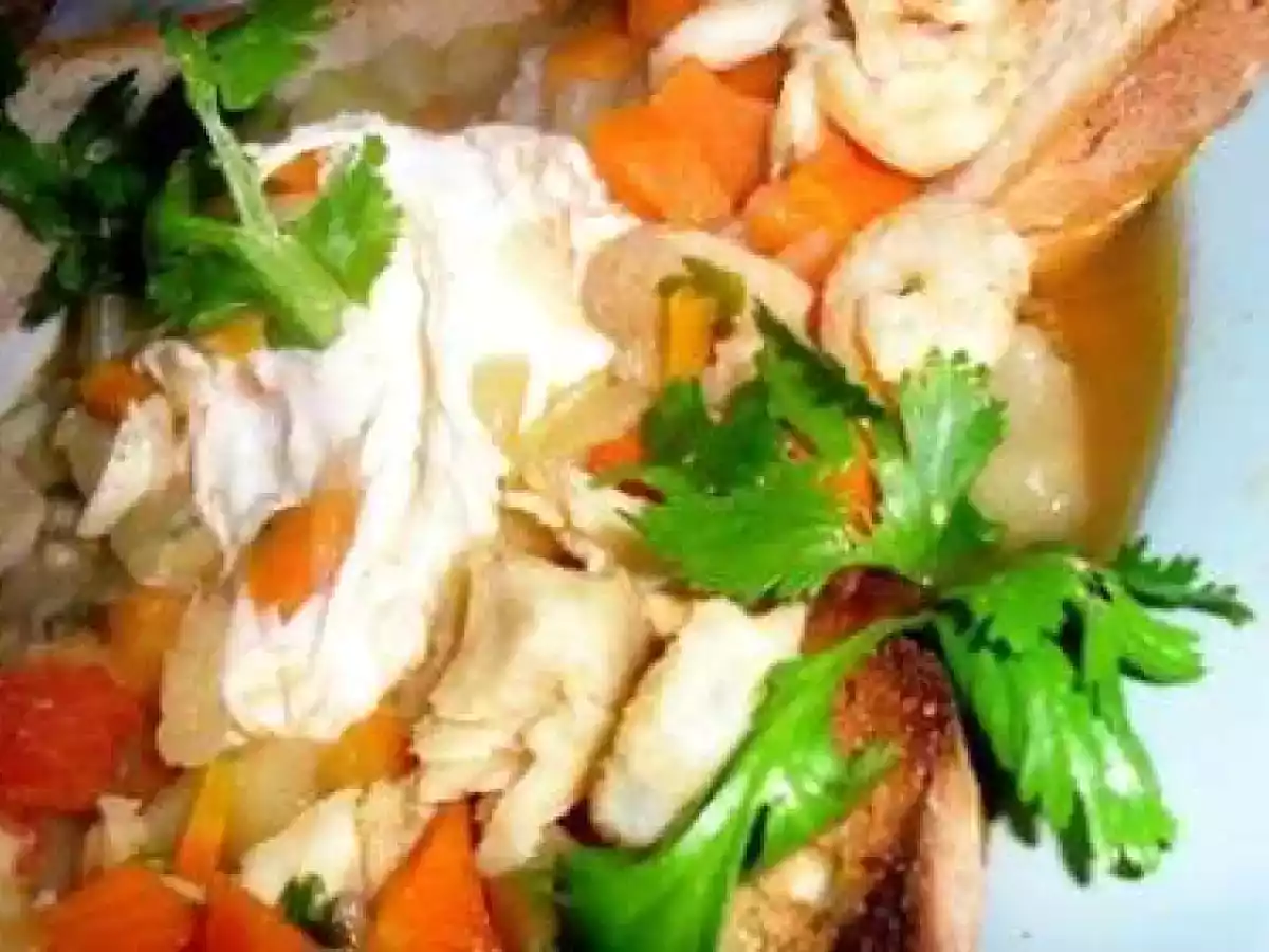 Caldo de peixe com camarão