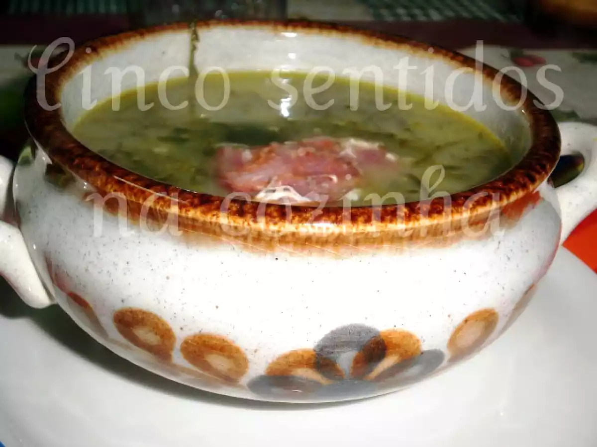 Caldo verde e bruschetta de pesto com queijo numa noite chuvosa... - foto 3
