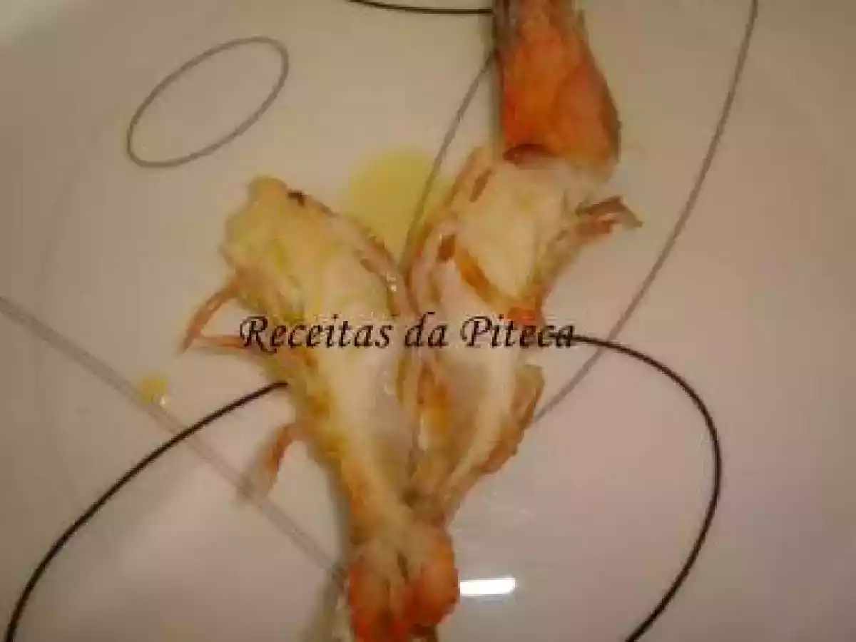 Camarão grelhado na pedra