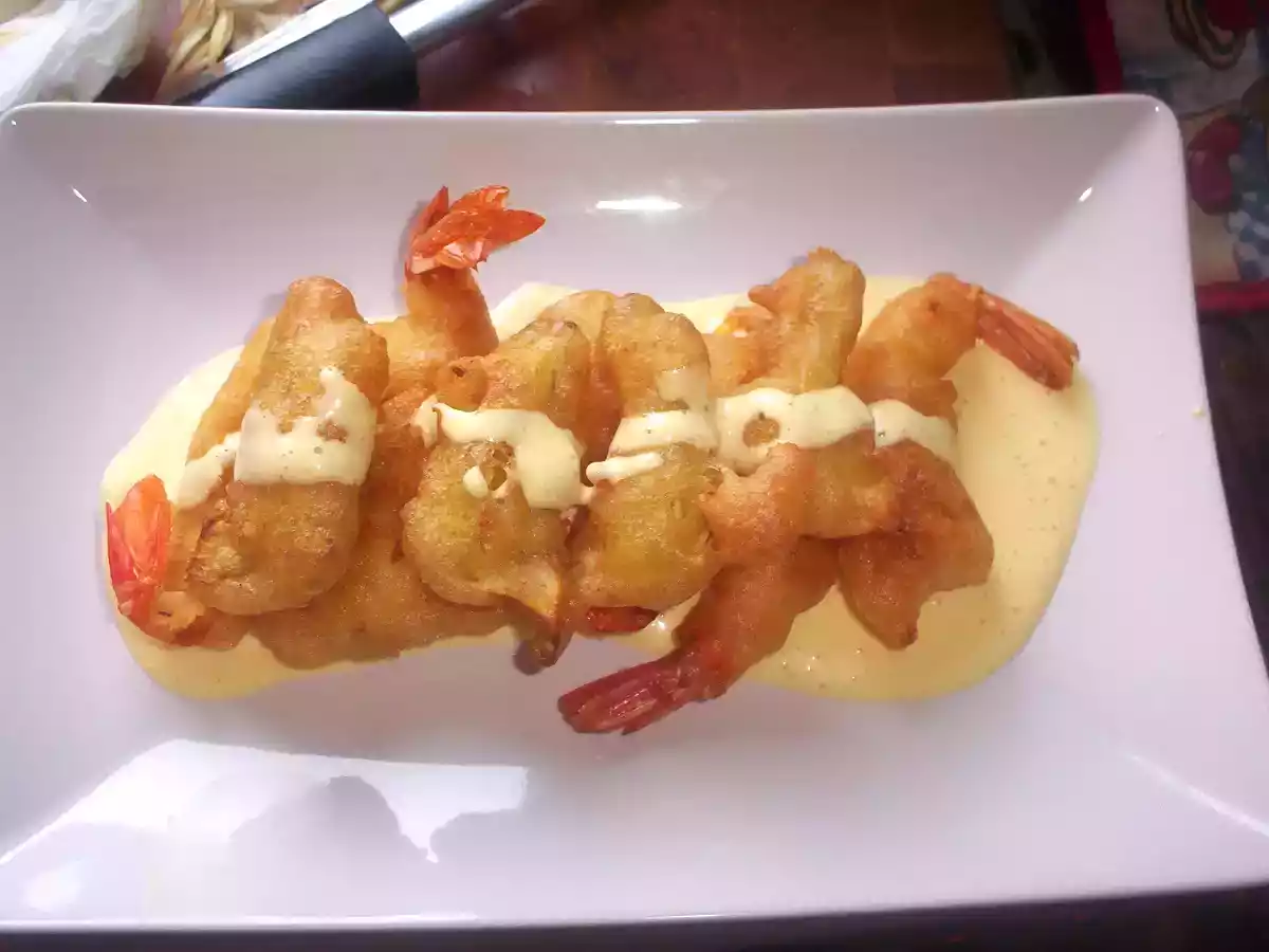 Camarões e alcachofras com maionese de laranja