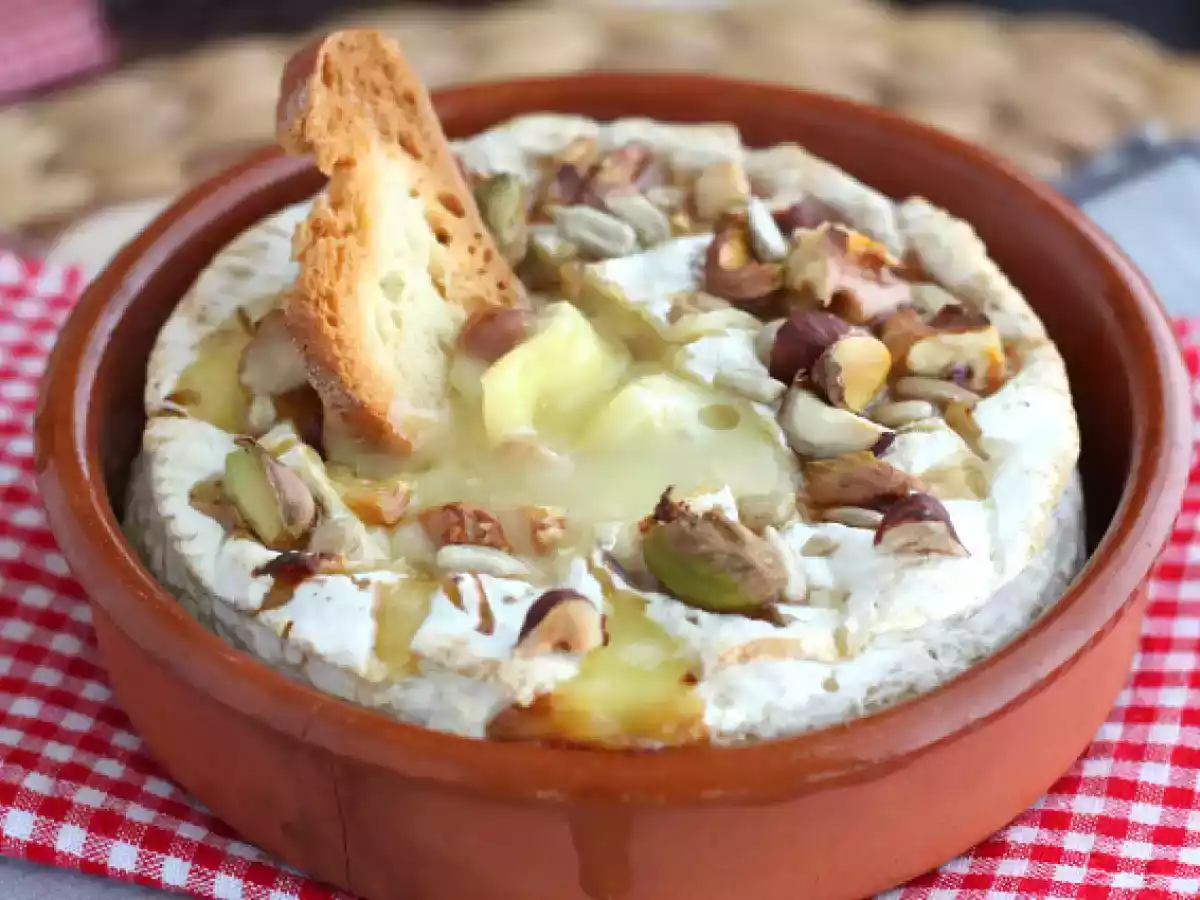 Camembert assado no forno com mel e nozes - foto 4