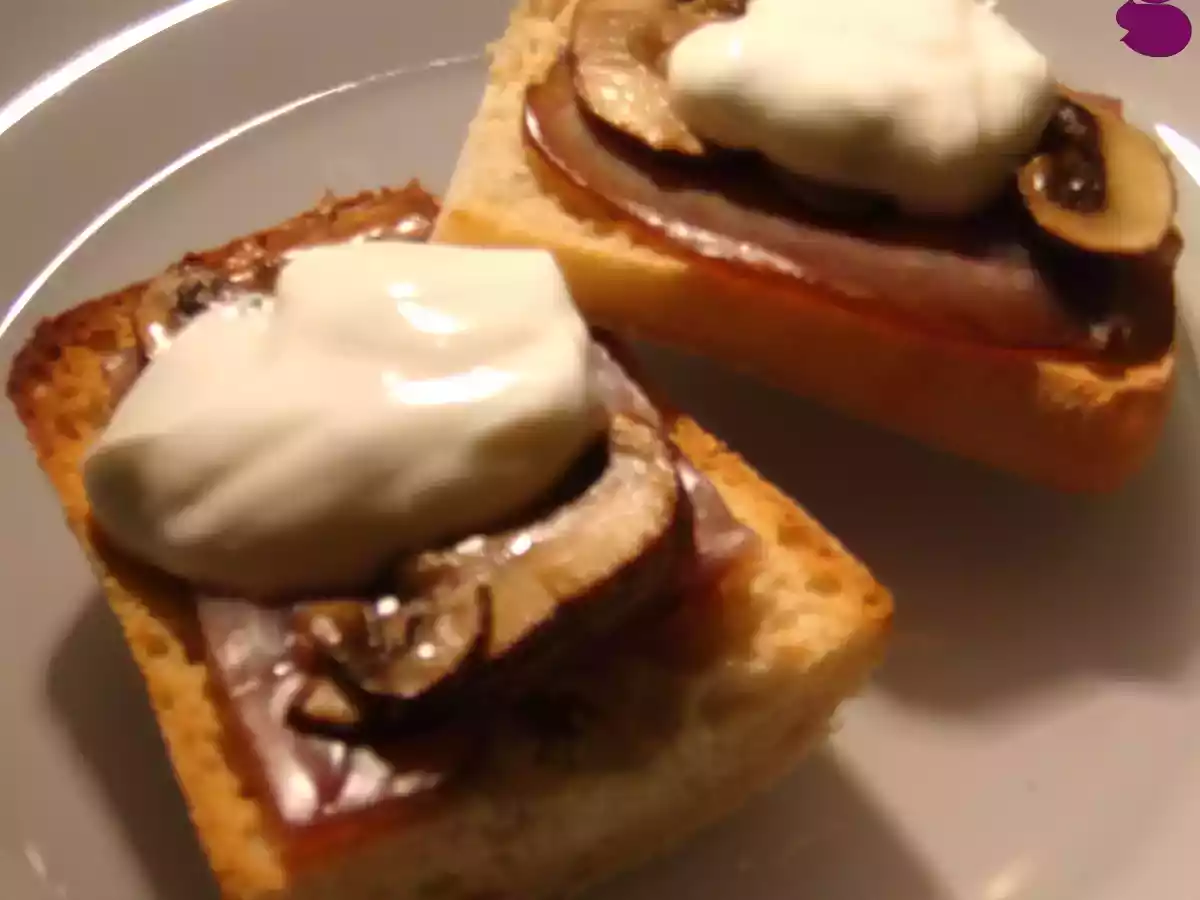 Canapés de atum fumado com cogumelos e iogurte Grego