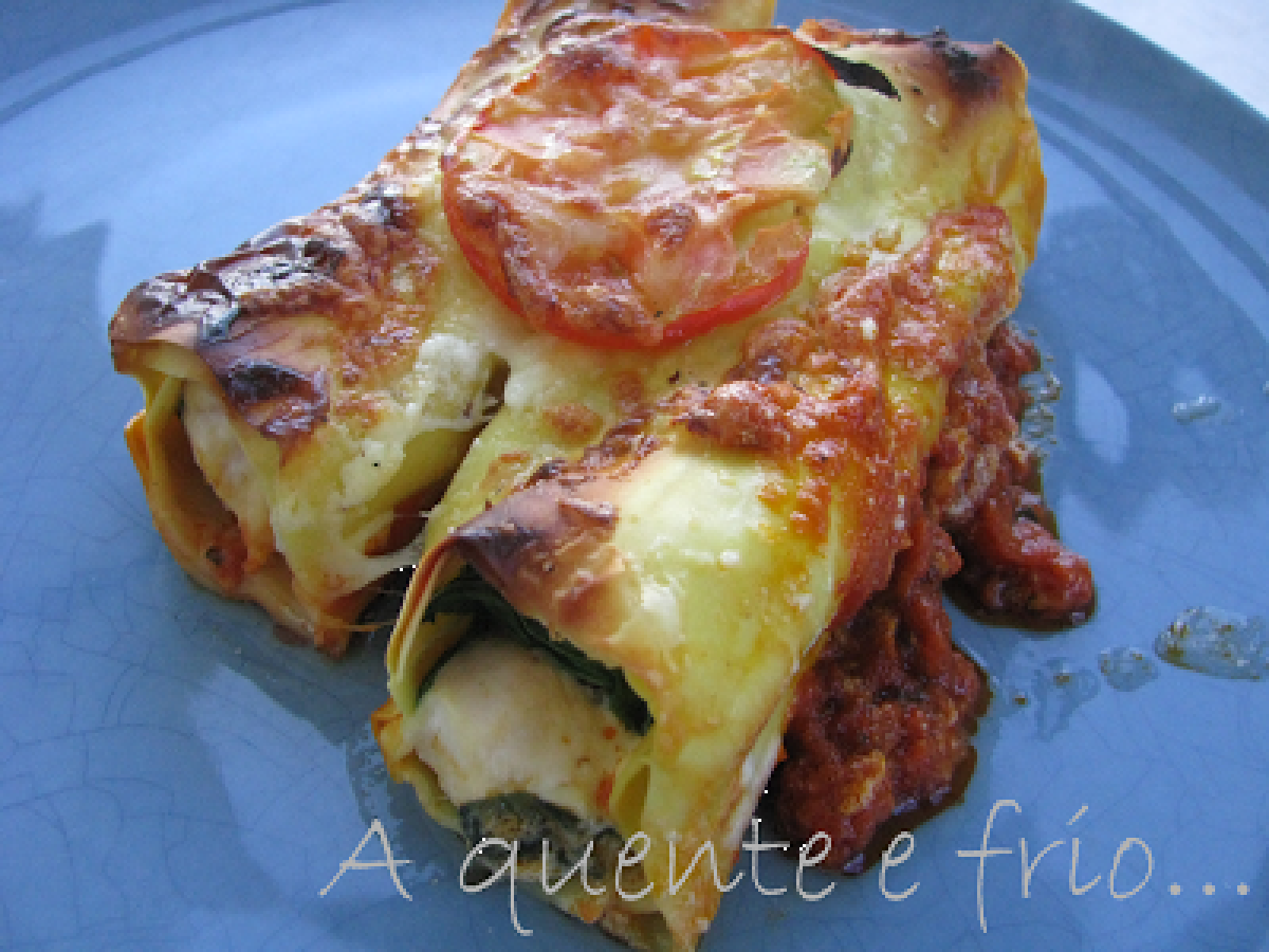 Canellonis de Frango e Espinafres