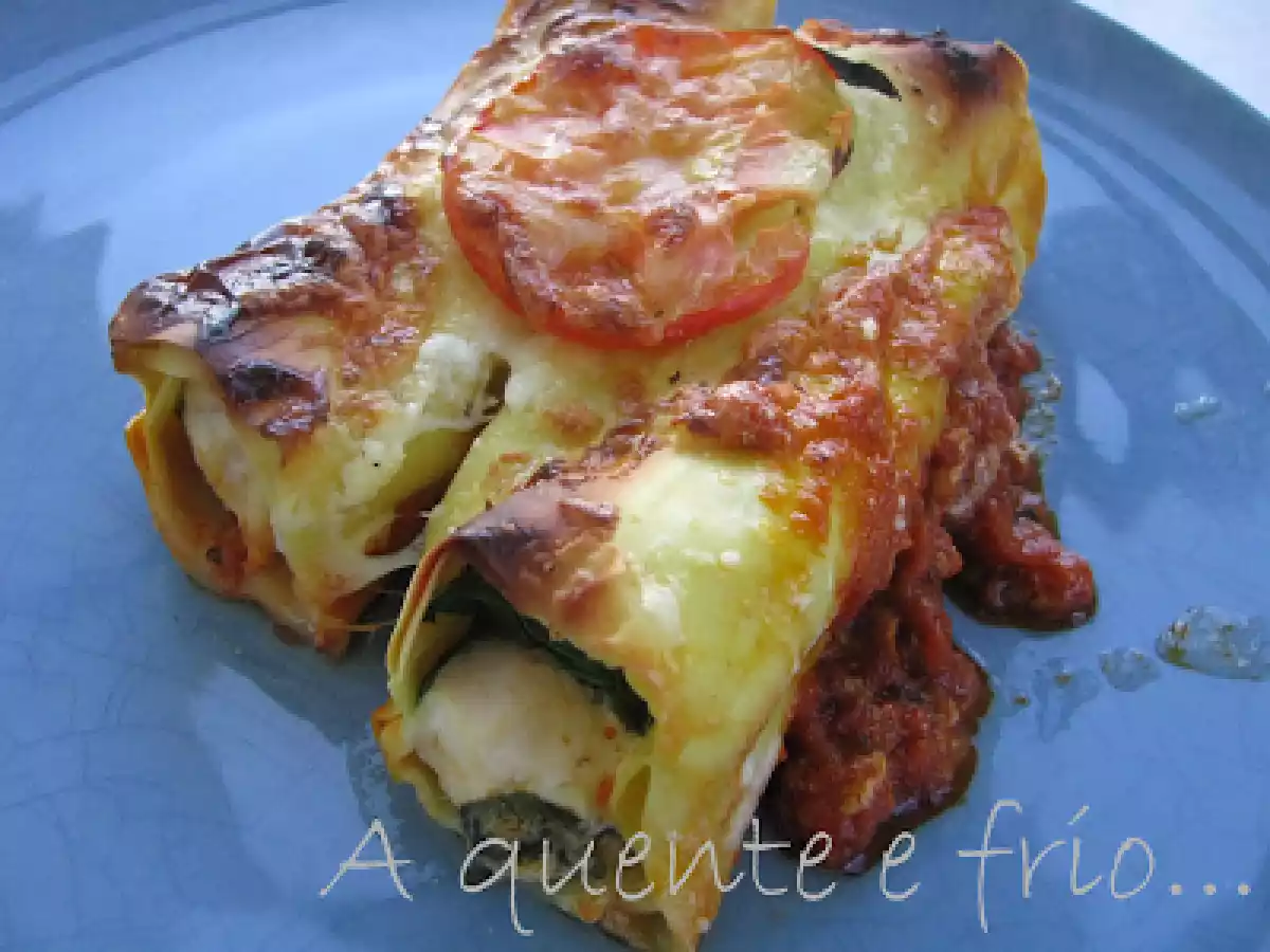 Canellonis de Frango e Espinafres