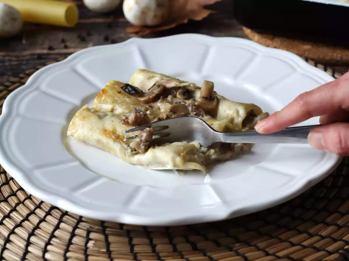 Canelone recheado com molho bechamel, cogumelos e linguiça - foto 6