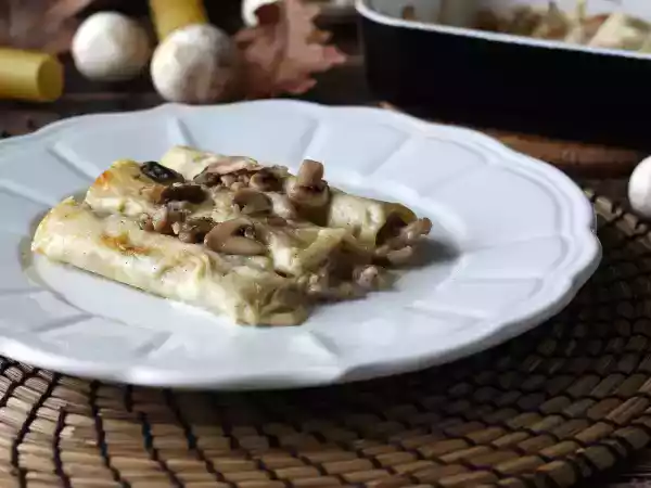 Receita Canelone recheado com molho bechamel, cogumelos e linguiça