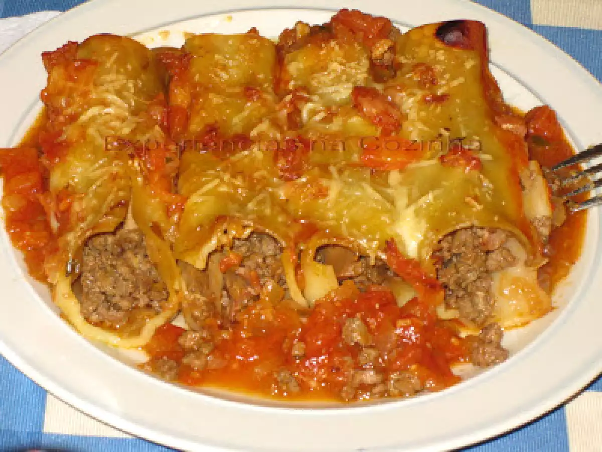 Canelones (ou cannelloni) recheados com carne e bacon - foto 3