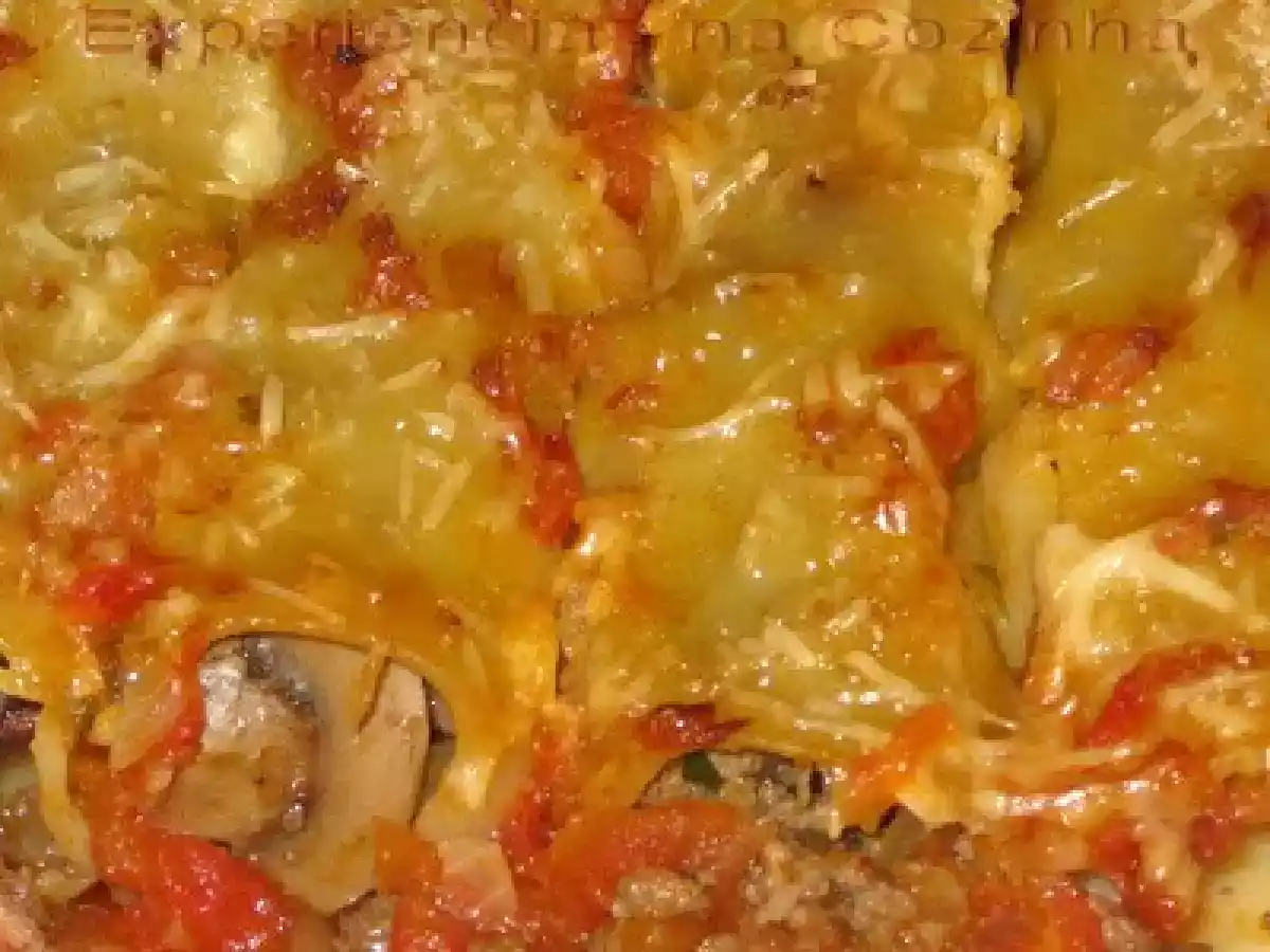 Canelones (ou cannelonni) recheados com carne e bacon