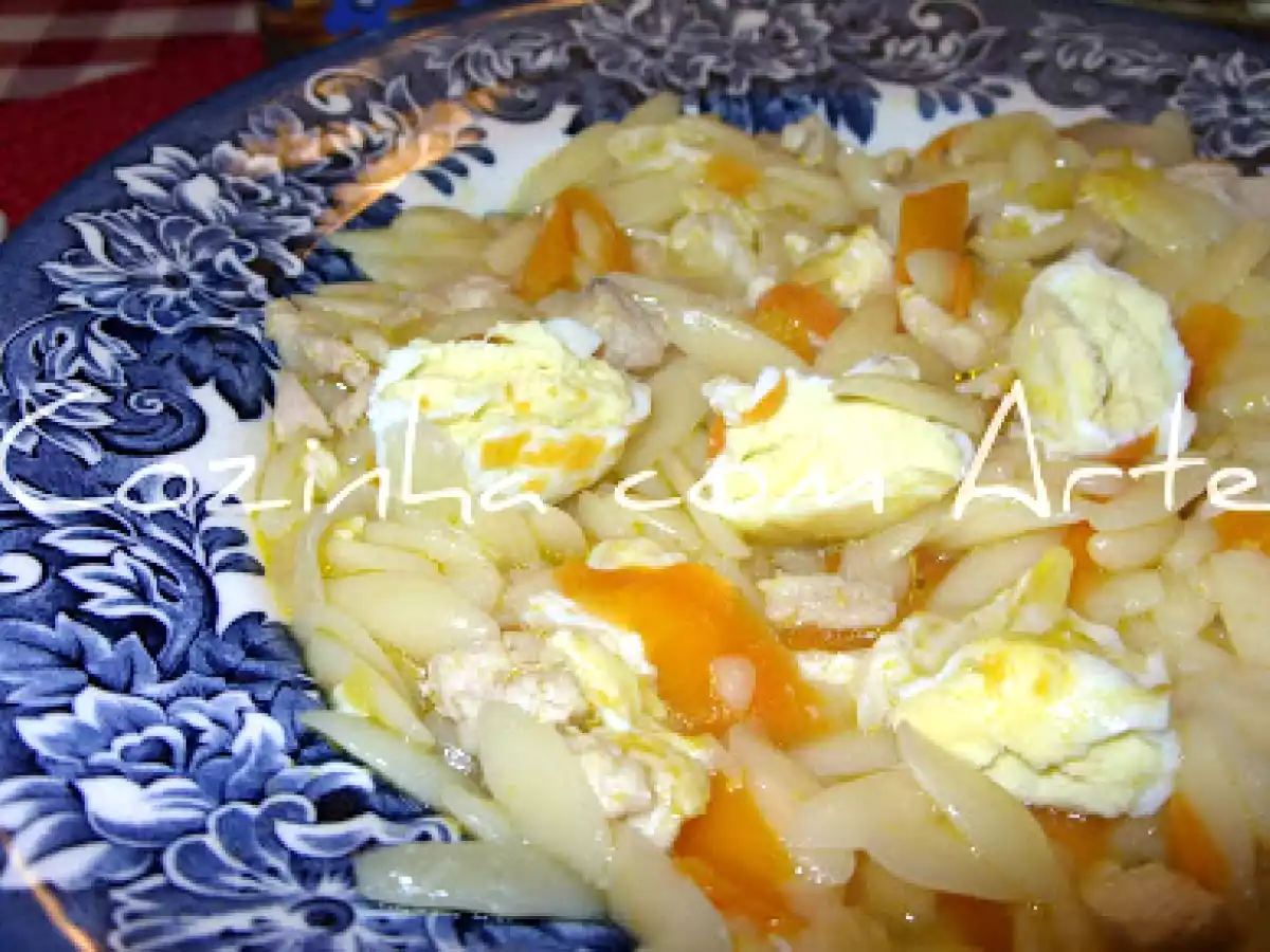 Canja de frango com ovos de codorniz