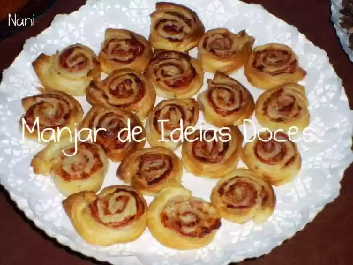 Caracóis de Massa Folhada com Queijo e Paio Fumado