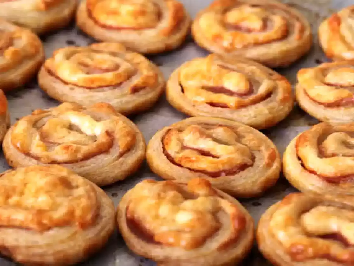 Caracóis Folhados de Queijo e Fiambre