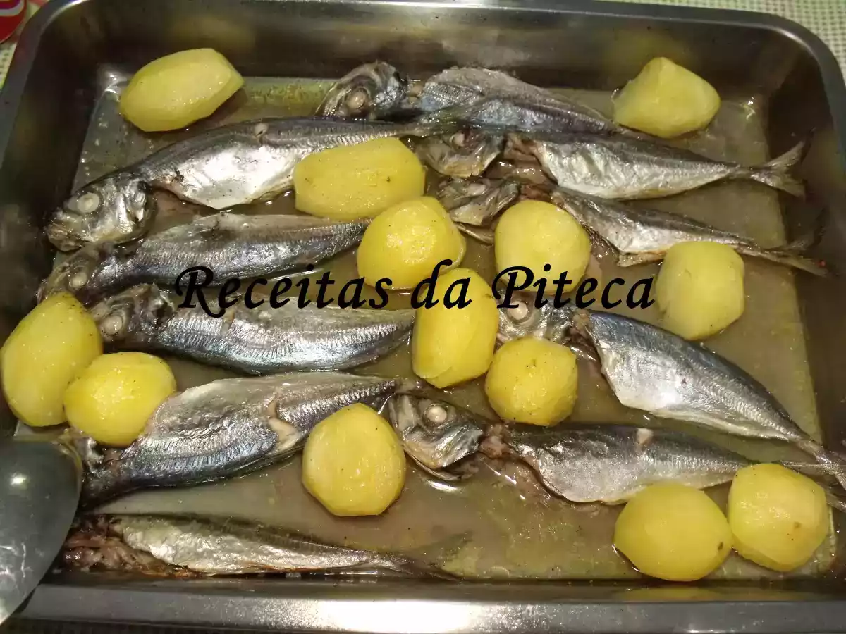 Carapaus assados com batatas