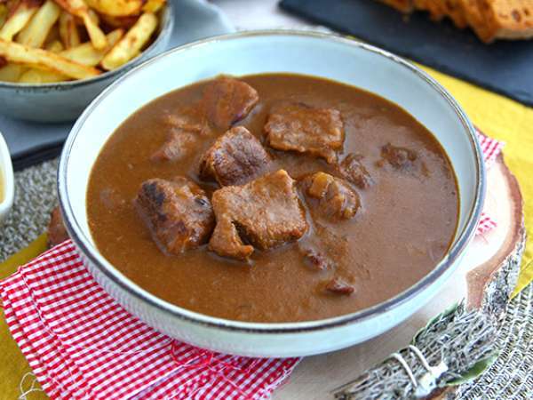 Carbonnade Flamande (Carne de Panela com cerveja) Carbonnade Flamande (Carne de Panela com cerveja)