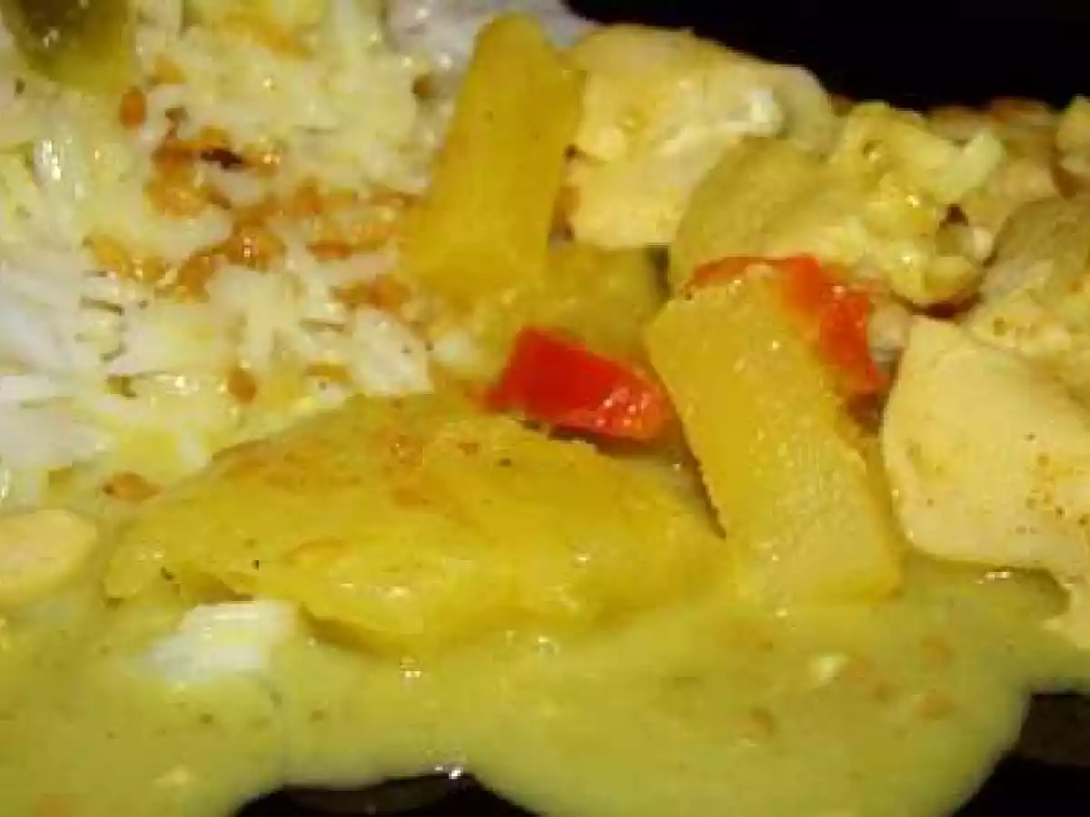 Caril de frango, ananás e sementes de linhaça