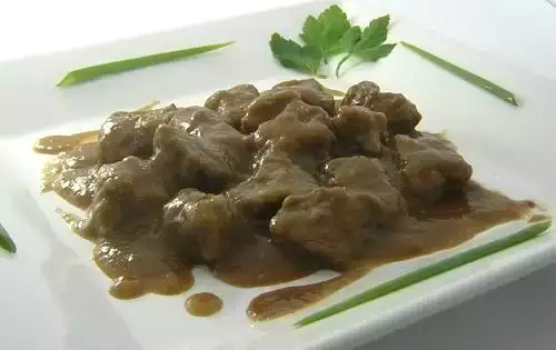 Carne ao molho madeira