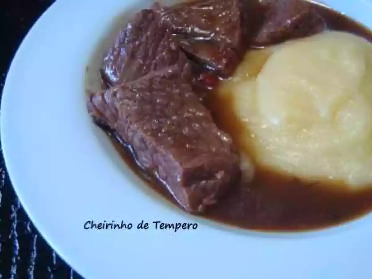 Carne de Panela na Cerveja com Polenta Cremosa