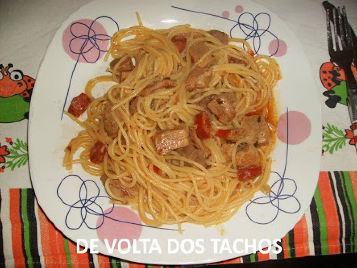 CARNE DE PORCO ESTUFADA COM LINGUIÇA