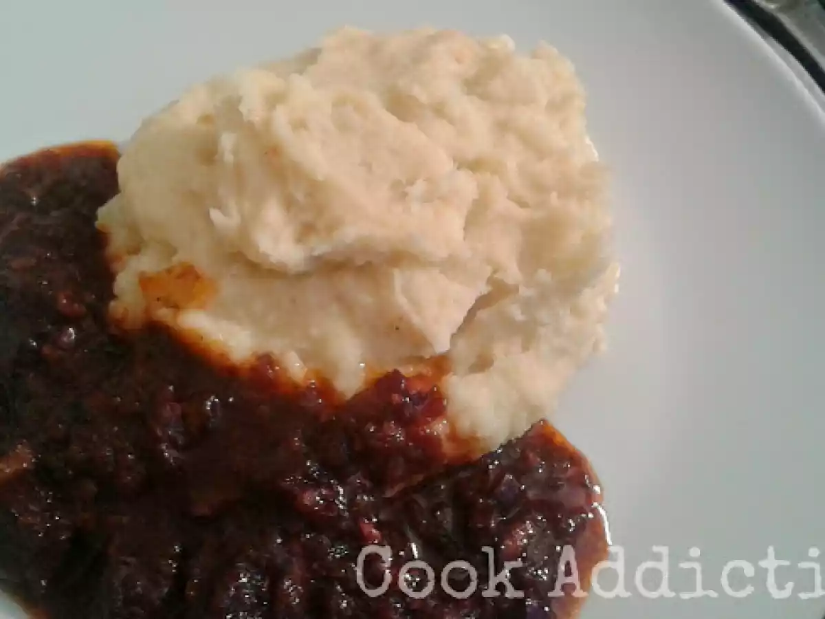 Carne de vaca em vinho tinto & puré de batata e nabo