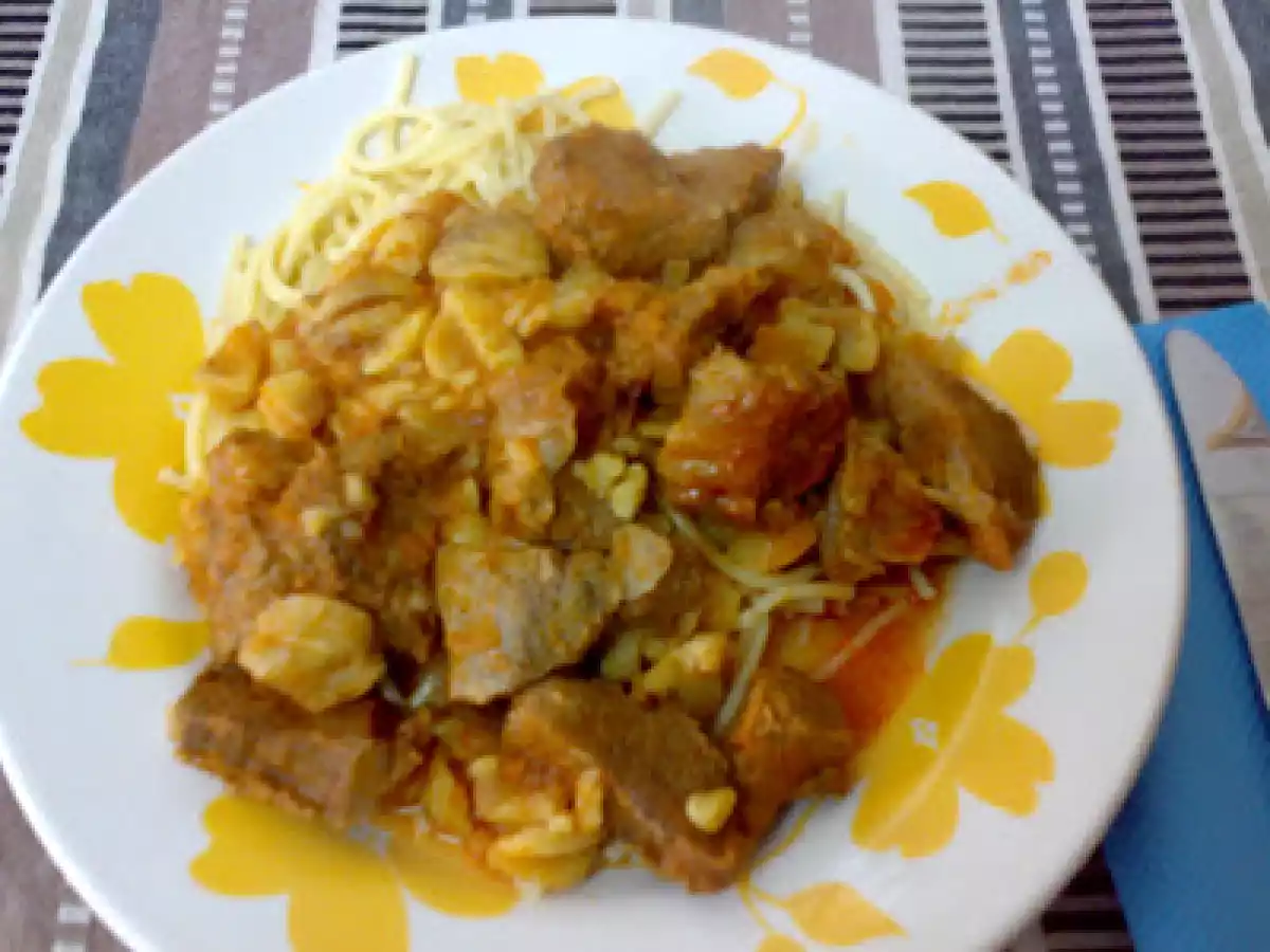 CARNE ESTUFADA COM CASTANHAS